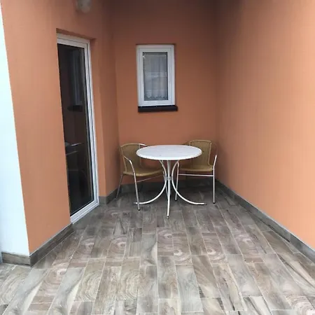 Apartman Lovasi شقة *