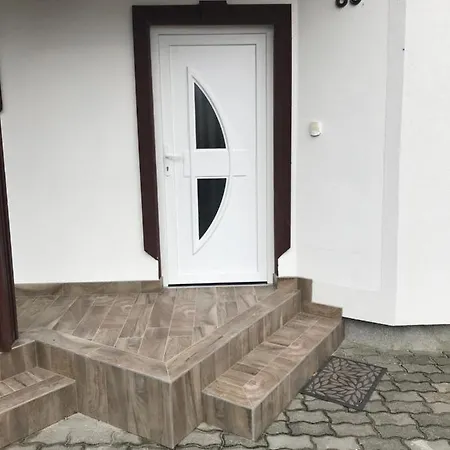 Apartman Lovasi شقة *