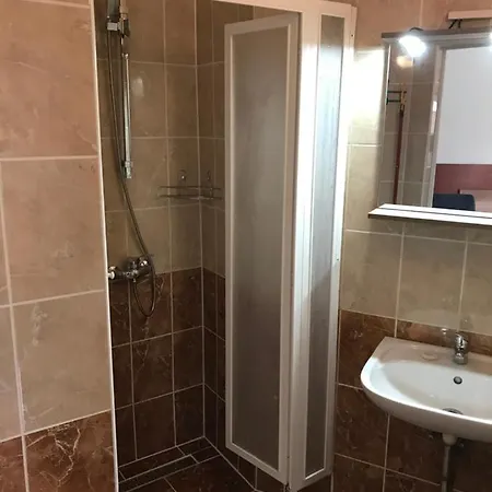 Apartman Lovasi شقة *