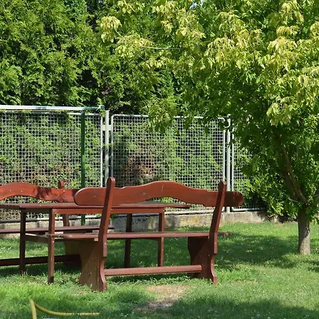 Apartman Lovasi شقة *